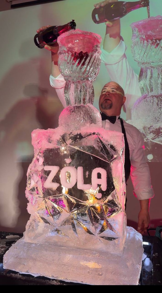 ZOLA ledo skulptūra