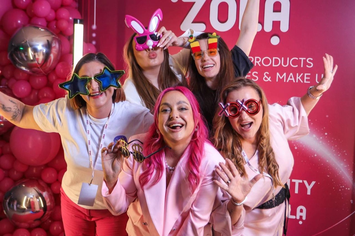 ZOLA ambasadorės fotosienoje